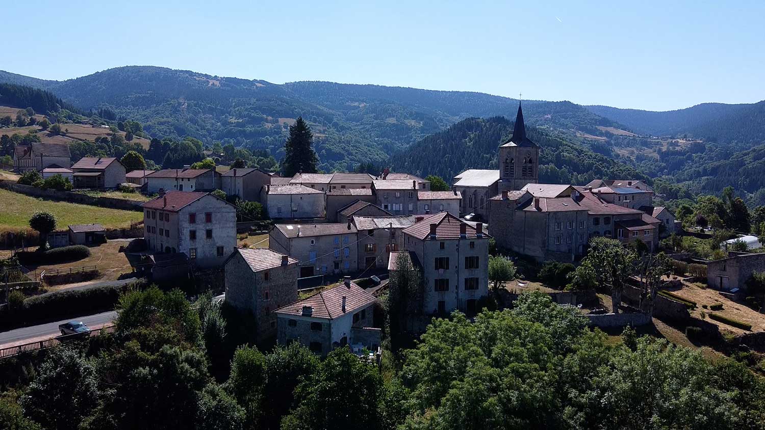 Paysage du Forez autour du village
